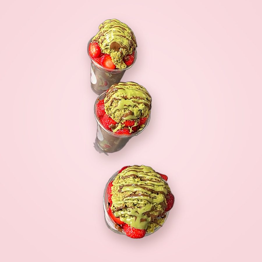 Dubai strawberry cups