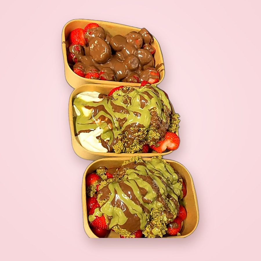 Dubai strawberry trays